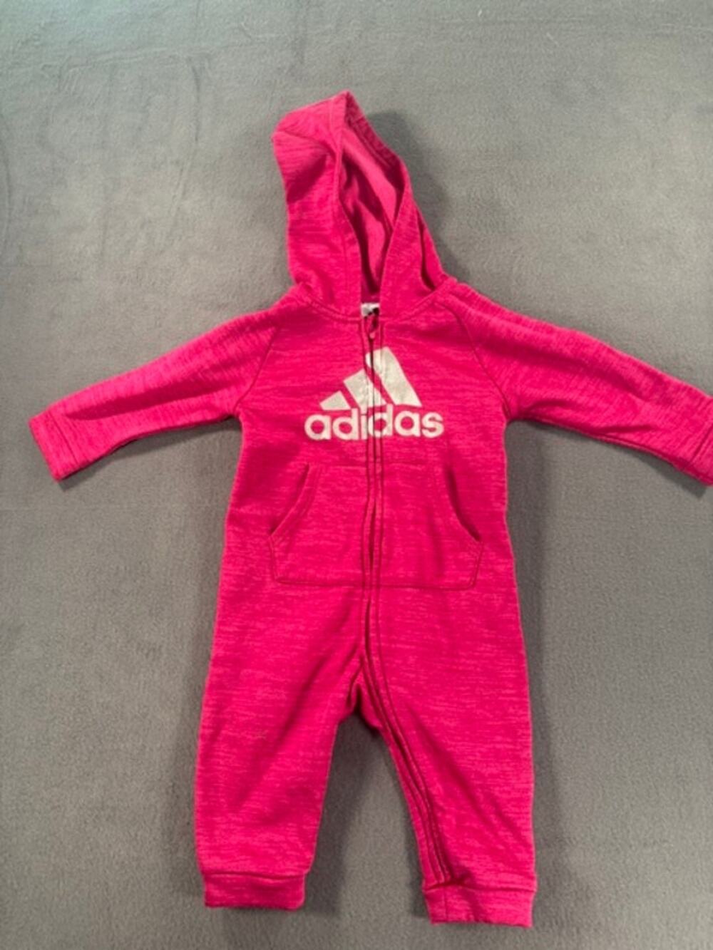 ADIDAS JUMPSUITE SIZE 9 MONTHS )